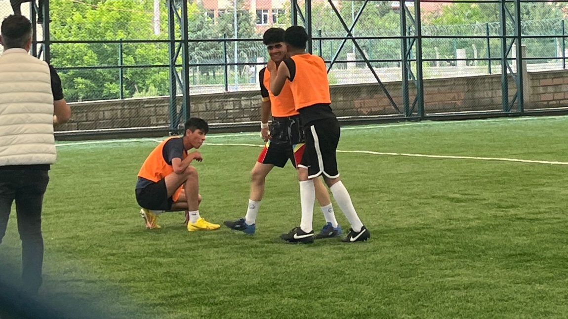 OKULLAR ARASI FUTBOL MAÇİNDA FİNALDEYİZ